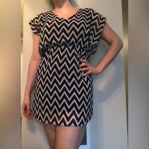 Buttons Brand Chevron Print Dress Size Medium